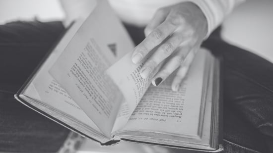 Book Review: A Flicker in the Dark by Stacy Willingham