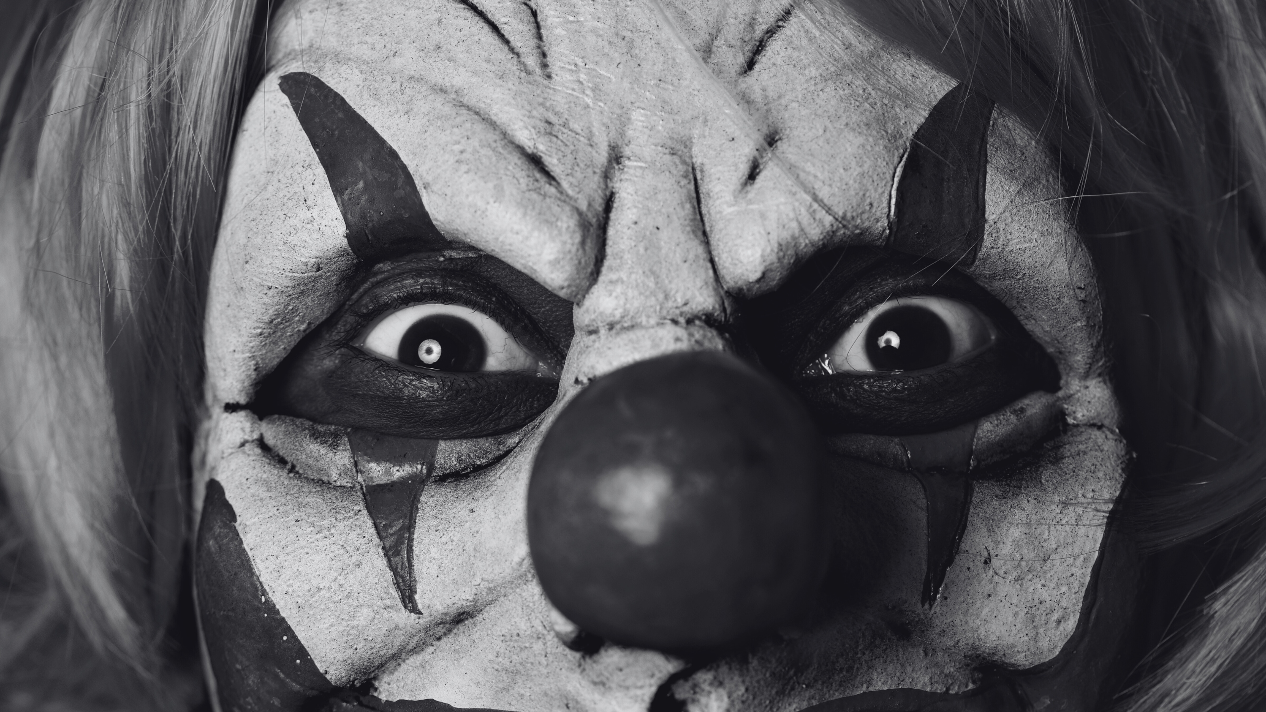 Why Are People Scared of Clowns? The Psychology Behind Coulrophobia