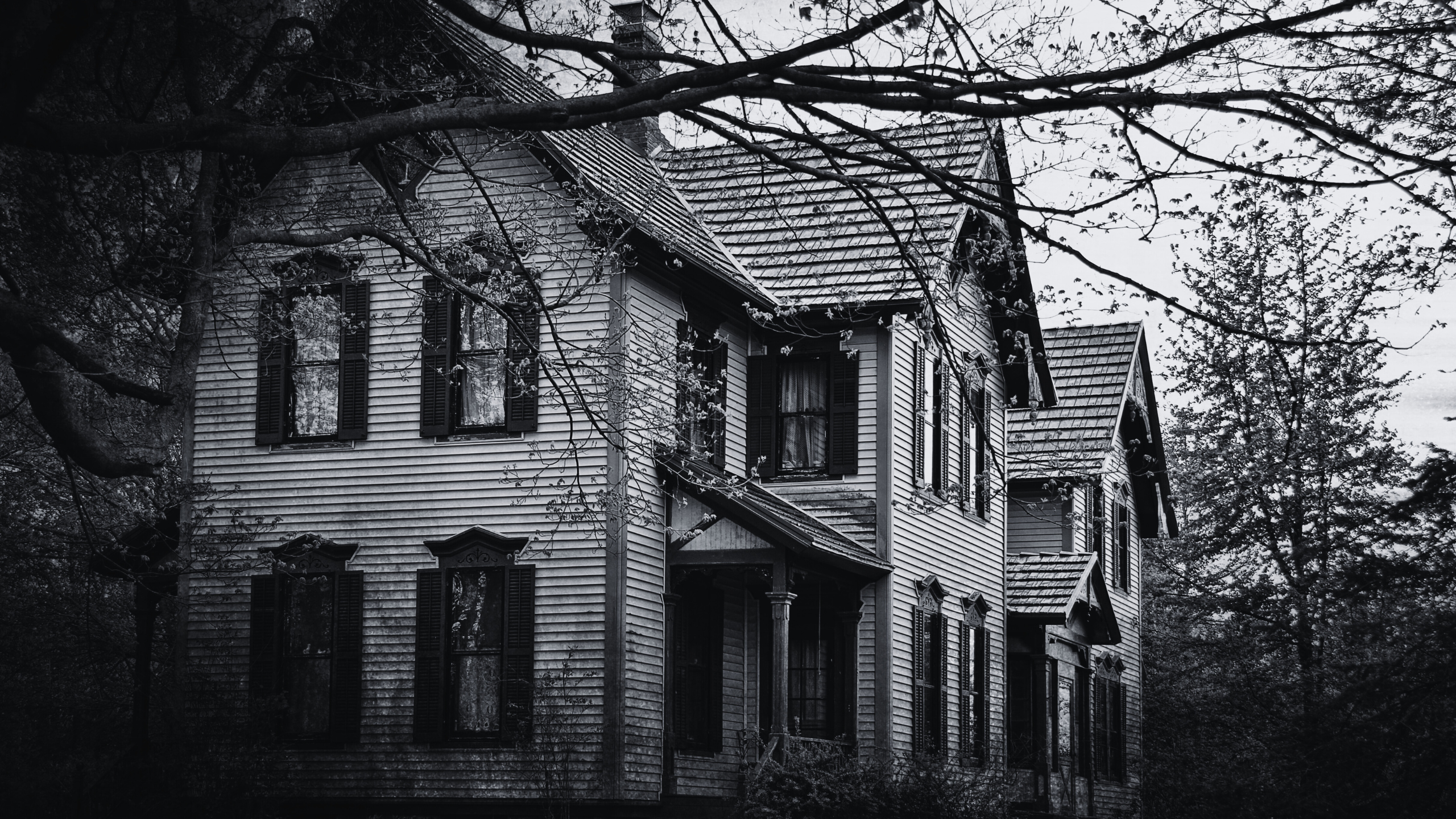 How to Light a Haunted House: Halloween Lighting Tips That Work